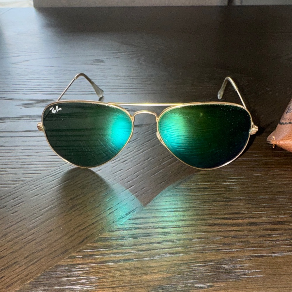 Ray-Ban Gold Frame Sunglasses with Brown Case - Picture 2 of 2